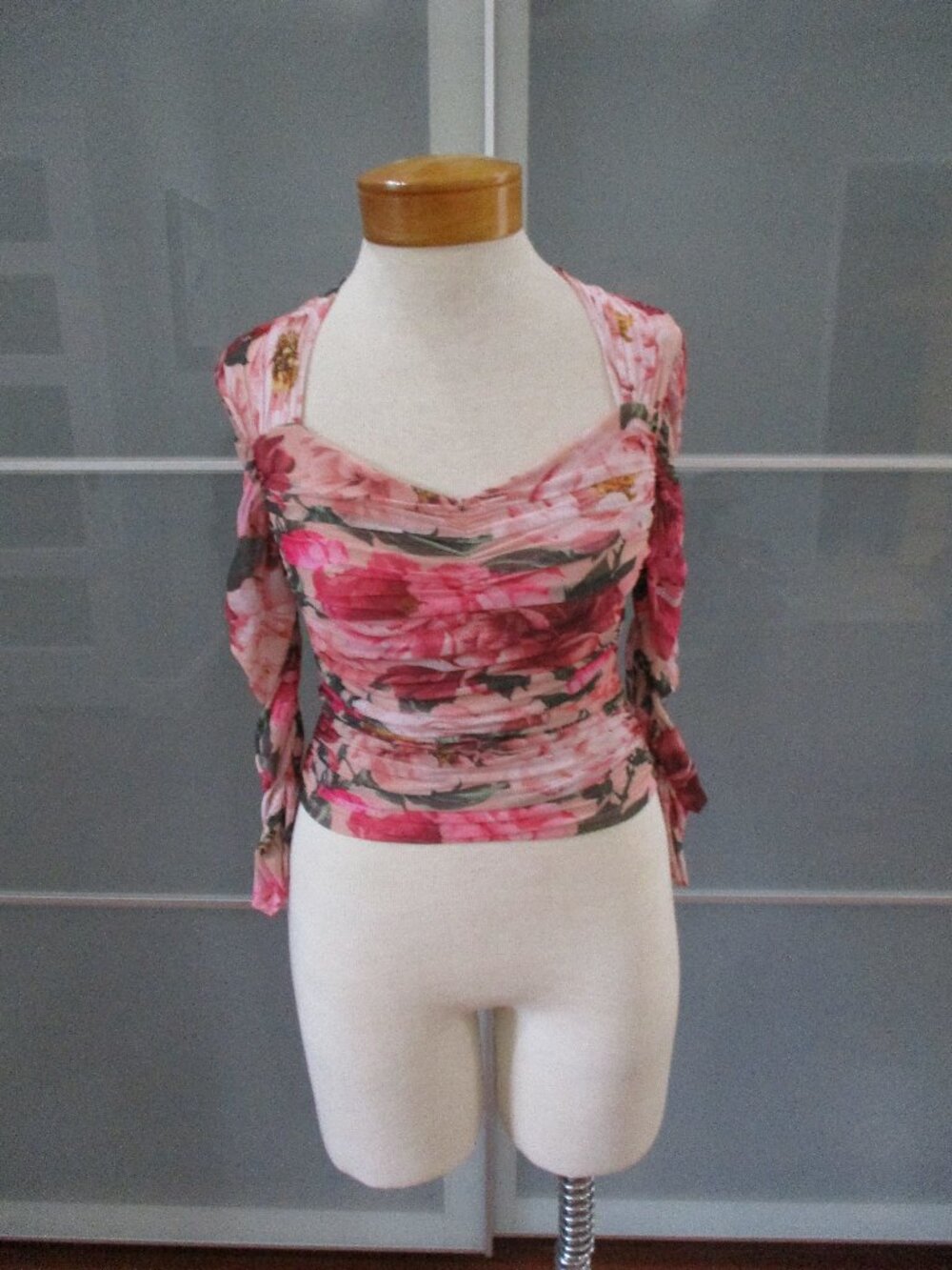 Express Body Contour Cropped Top Size XS Pink Floral Mesh Long Sleeve Y2K